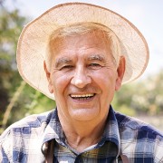 Smiling elderly man wearing a hat